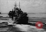 Standbild United States Coast Guard Transporte führen amphibischen Kräfte Guadalcanal Salomonen, 1942, aus Sekunde 20 historischem Filmmaterial Videoclip 65675041744