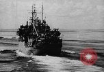 Standbild United States Coast Guard Transporte führen amphibischen Kräfte Guadalcanal Salomonen, 1942, aus Sekunde 21 historischem Filmmaterial Videoclip 65675041744