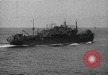 Standbild United States Coast Guard Transporte führen amphibischen Kräfte Guadalcanal Salomonen, 1942, aus Sekunde 29 historischem Filmmaterial Videoclip 65675041744