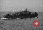 Standbild United States Coast Guard Transporte führen amphibischen Kräfte Guadalcanal Salomonen, 1942, aus Sekunde 30 historischem Filmmaterial Videoclip 65675041744