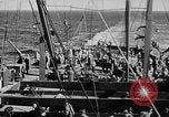 Standbild United States Coast Guard Transporte führen amphibischen Kräfte Guadalcanal Salomonen, 1942, aus Sekunde 34 historischem Filmmaterial Videoclip 65675041744