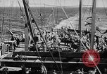 Standbild United States Coast Guard Transporte führen amphibischen Kräfte Guadalcanal Salomonen, 1942, aus Sekunde 35 historischem Filmmaterial Videoclip 65675041744