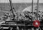 Standbild United States Coast Guard Transporte führen amphibischen Kräfte Guadalcanal Salomonen, 1942, aus Sekunde 37 historischem Filmmaterial Videoclip 65675041744