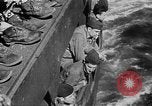 Standbild United States Coast Guard Transporte führen amphibischen Kräfte Guadalcanal Salomonen, 1942, aus Sekunde 59 historischem Filmmaterial Videoclip 65675041744