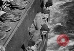 Standbild United States Coast Guard Transporte führen amphibischen Kräfte Guadalcanal Salomonen, 1942, aus Sekunde 60 historischem Filmmaterial Videoclip 65675041744