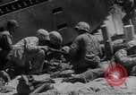 Immagine di Della Guardia Costiera degli Stati Uniti Tarawa Isole Gilbert, 1943, secondo 61 filmato di repertorio 65675041746