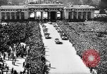 Immagine di Adolf Hitler annuncia il Anschluss Vienna Austria, 1938, secondo 6 filmato di repertorio 65675041760