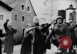 Immagine di Cavalleria tedesca entrando in Passau Austria Austria, 1938, secondo 38 filmato di repertorio 65675041764