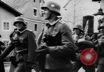 Immagine di Cavalleria tedesca entrando in Passau Austria Austria, 1938, secondo 39 filmato di repertorio 65675041764