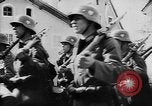 Immagine di Cavalleria tedesca entrando in Passau Austria Austria, 1938, secondo 45 filmato di repertorio 65675041764