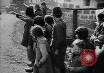 Immagine di Cavalleria tedesca entrando in Passau Austria Austria, 1938, secondo 58 filmato di repertorio 65675041764