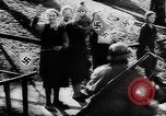 Image Les citoyens de célébrer l'annexion de l'Autriche par l'Allemagne Villach en Autriche, 1938, de la seconde 52 séquences d'archives historiques vidéo 65675041766