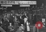 Standbild Bahnhof Berlin Deutschland, 1932, aus Sekunde 15 historischem Filmmaterial Videoclip 65675041772