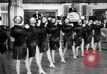 Immagine di Chorus line performance di danza Berlino Germania, 1932, secondo 29 filmato di repertorio 65675041779