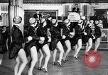 Immagine di Chorus line performance di danza Berlino Germania, 1932, secondo 30 filmato di repertorio 65675041779