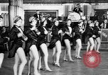 Immagine di Chorus line performance di danza Berlino Germania, 1932, secondo 31 filmato di repertorio 65675041779