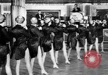 Immagine di Chorus line performance di danza Berlino Germania, 1932, secondo 32 filmato di repertorio 65675041779