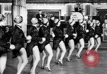 Immagine di Chorus line performance di danza Berlino Germania, 1932, secondo 33 filmato di repertorio 65675041779
