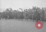 Immagine di Il giorno dell'Armistizio celebrazione Parigi Francia, 1918, secondo 9 filmato di repertorio 65675041812