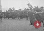 Immagine di Il giorno dell'Armistizio celebrazione Parigi Francia, 1918, secondo 11 filmato di repertorio 65675041812
