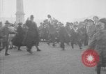Immagine di Il giorno dell'Armistizio celebrazione Parigi Francia, 1918, secondo 15 filmato di repertorio 65675041812