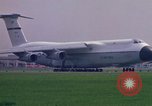 Standbild Paris Air Show Paris Frankreich, 1971, aus Sekunde 28 historischem Filmmaterial Videoclip 65675041823