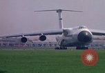 Standbild Paris Air Show Paris Frankreich, 1971, aus Sekunde 32 historischem Filmmaterial Videoclip 65675041823