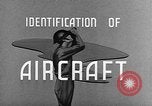 Standbild Identifizierung von Spitfire Flugzeuge United States USA, 1941, aus Sekunde 16 historischem Filmmaterial Videoclip 65675041838