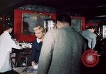 Immagine di New York City teatri e cibo New York City USA, 1956, secondo 16 filmato di repertorio 65675041847