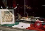 Standbild italienisches Essen und Moden in New York New York City USA, 1956, aus Sekunde 59 historischem Filmmaterial Videoclip 65675041848