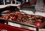 Immagine di Il cibo italiano New York City USA, 1956, secondo 3 filmato di repertorio 65675041849