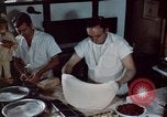 Immagine di Il cibo italiano New York City USA, 1956, secondo 34 filmato di repertorio 65675041849