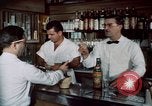 Immagine di Il cibo italiano New York City USA, 1956, secondo 36 filmato di repertorio 65675041849