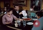 Immagine di Il cibo italiano New York City USA, 1956, secondo 46 filmato di repertorio 65675041849