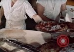 Immagine di Il cibo italiano New York City USA, 1956, secondo 48 filmato di repertorio 65675041849
