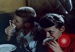 Immagine di Il cibo italiano New York City USA, 1956, secondo 54 filmato di repertorio 65675041849