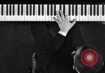 Image pianiste autrichien Paul Wittgenstein Paris France, 1933, de la seconde 5 séquences d'archives historiques vidéo 65675041867