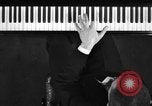 Image pianiste autrichien Paul Wittgenstein Paris France, 1933, de la seconde 7 séquences d'archives historiques vidéo 65675041867