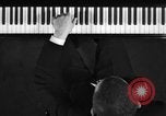 Image pianiste autrichien Paul Wittgenstein Paris France, 1933, de la seconde 10 séquences d'archives historiques vidéo 65675041867