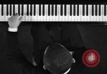 Image pianiste autrichien Paul Wittgenstein Paris France, 1933, de la seconde 13 séquences d'archives historiques vidéo 65675041867