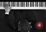 Image pianiste autrichien Paul Wittgenstein Paris France, 1933, de la seconde 14 séquences d'archives historiques vidéo 65675041867