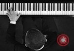 Image pianiste autrichien Paul Wittgenstein Paris France, 1933, de la seconde 15 séquences d'archives historiques vidéo 65675041867
