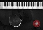 Image pianiste autrichien Paul Wittgenstein Paris France, 1933, de la seconde 23 séquences d'archives historiques vidéo 65675041867