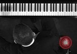 Image pianiste autrichien Paul Wittgenstein Paris France, 1933, de la seconde 25 séquences d'archives historiques vidéo 65675041867