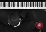 Image pianiste autrichien Paul Wittgenstein Paris France, 1933, de la seconde 27 séquences d'archives historiques vidéo 65675041867