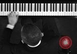 Image pianiste autrichien Paul Wittgenstein Paris France, 1933, de la seconde 30 séquences d'archives historiques vidéo 65675041867