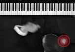 Image pianiste autrichien Paul Wittgenstein Paris France, 1933, de la seconde 35 séquences d'archives historiques vidéo 65675041867