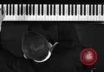 Image pianiste autrichien Paul Wittgenstein Paris France, 1933, de la seconde 37 séquences d'archives historiques vidéo 65675041867