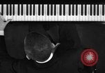Image pianiste autrichien Paul Wittgenstein Paris France, 1933, de la seconde 38 séquences d'archives historiques vidéo 65675041867