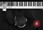 Image pianiste autrichien Paul Wittgenstein Paris France, 1933, de la seconde 44 séquences d'archives historiques vidéo 65675041867